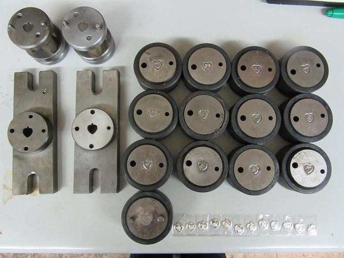 Used 2035-390 Chinese Zodiac Heart Shaped 1/2″ x 1/2″ Dies Hub Jewelry Tools