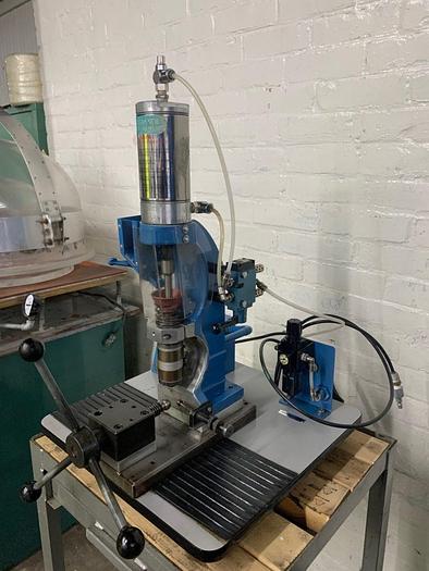 Used 3551-400 GoldPro AB-100-4 MANUAL Plastic Injector Molding Machine with Reinforced Base