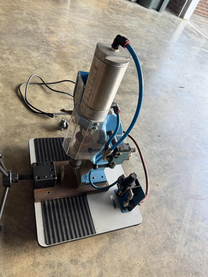 Used Goldpro® AB-100-4 Manual Plastic Injector Molding Machine with Reinforced Base