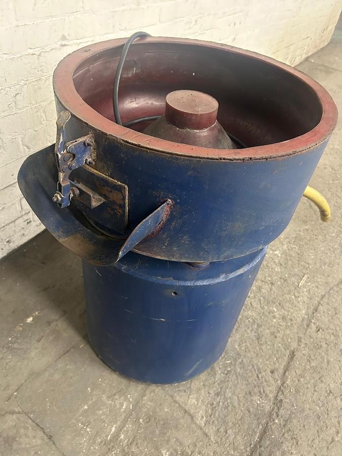 Used Ultramatic Model Advantage 1.2CU FT. Vibratory Tumbler Finishing Machine