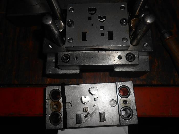 Used 7458-390 JEWELRY PADLOCK PRODUCT DIE MAKING SYSTEM – 4 Die Sets