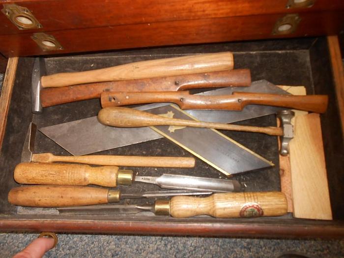 Used 8283-385 ANTIQUE WOODWORKERS WOOD TOOL BOX WITH TOOLS