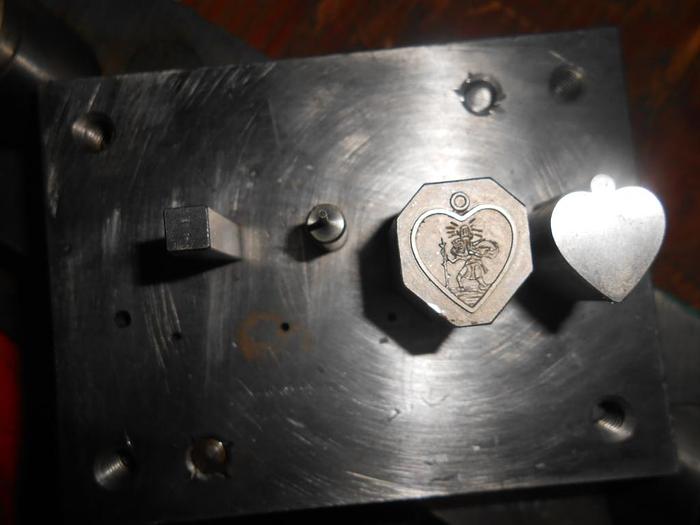 Used 7400-390 Misc. Die Set \ heart pendant of St. Christopher