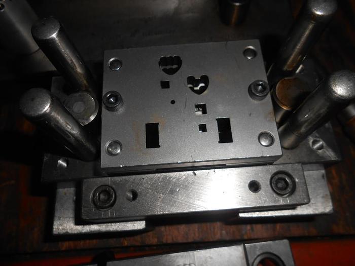 Used 7458-390 JEWELRY PADLOCK PRODUCT DIE MAKING SYSTEM – 4 Die Sets