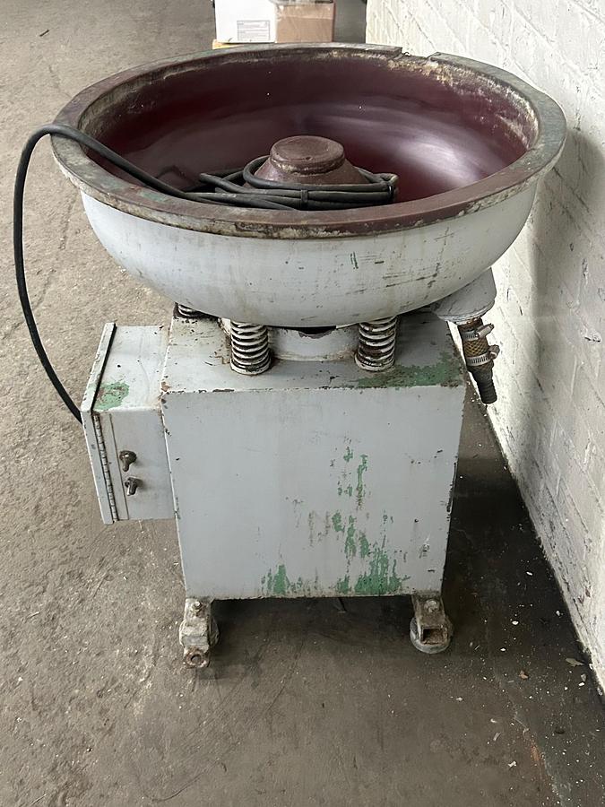 Used Ultramatic Model Advantage 1.2CU FT. Vibratory Tumbler Finishing Machine