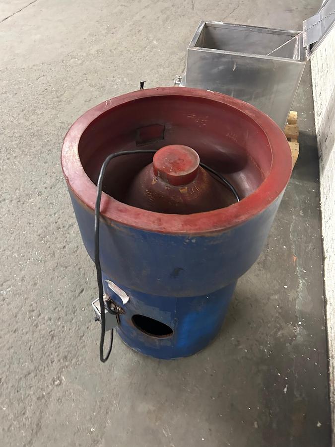 Used Shor Model 750 1.2CU FT. Vibratory Tumbler Finishing Machine