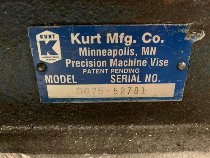 Used 4151-700 Kurt 6″ Vise / Milling / CNC / Original Anglock D-Series Model # D675 with Handle