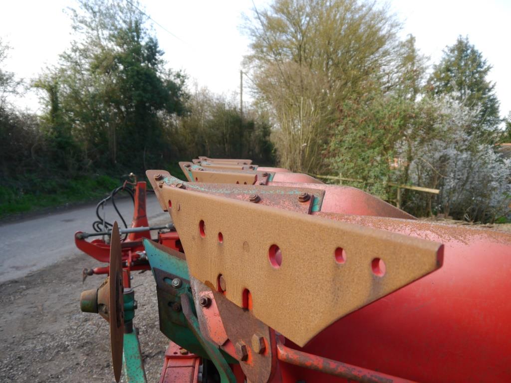 Used Kverneland LD85 Plough