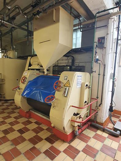 Used three-roll refiner BAUERMEISTER type DW-51 with approx. 1000 mm roll width.