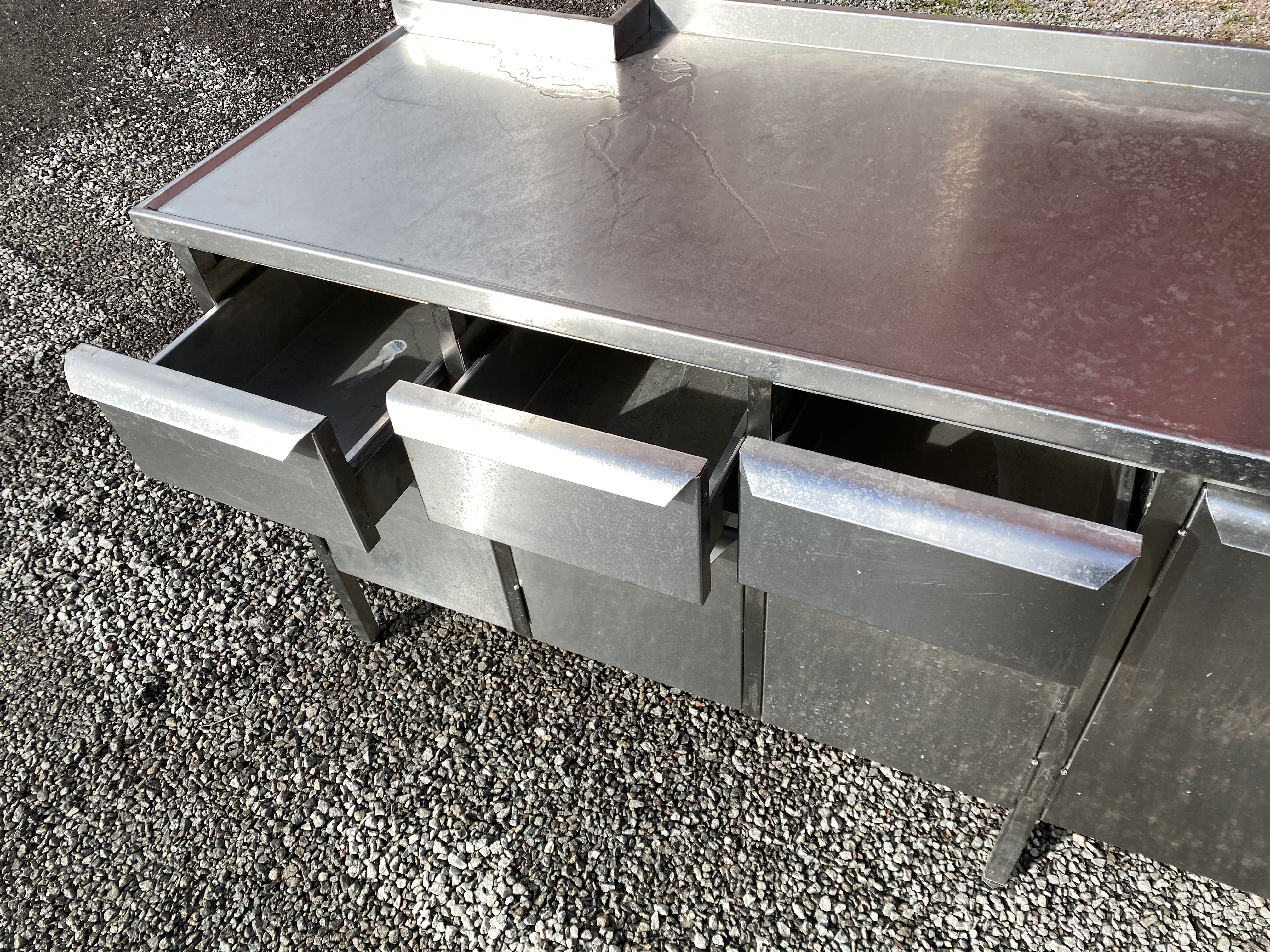 Refurbished Rostfritt Arbetsbord 240x70cm