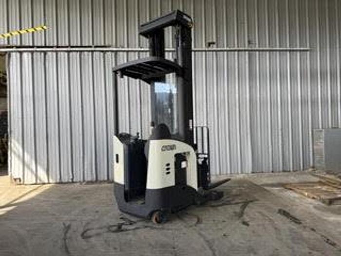 Used 2011 Crown RR5725-45