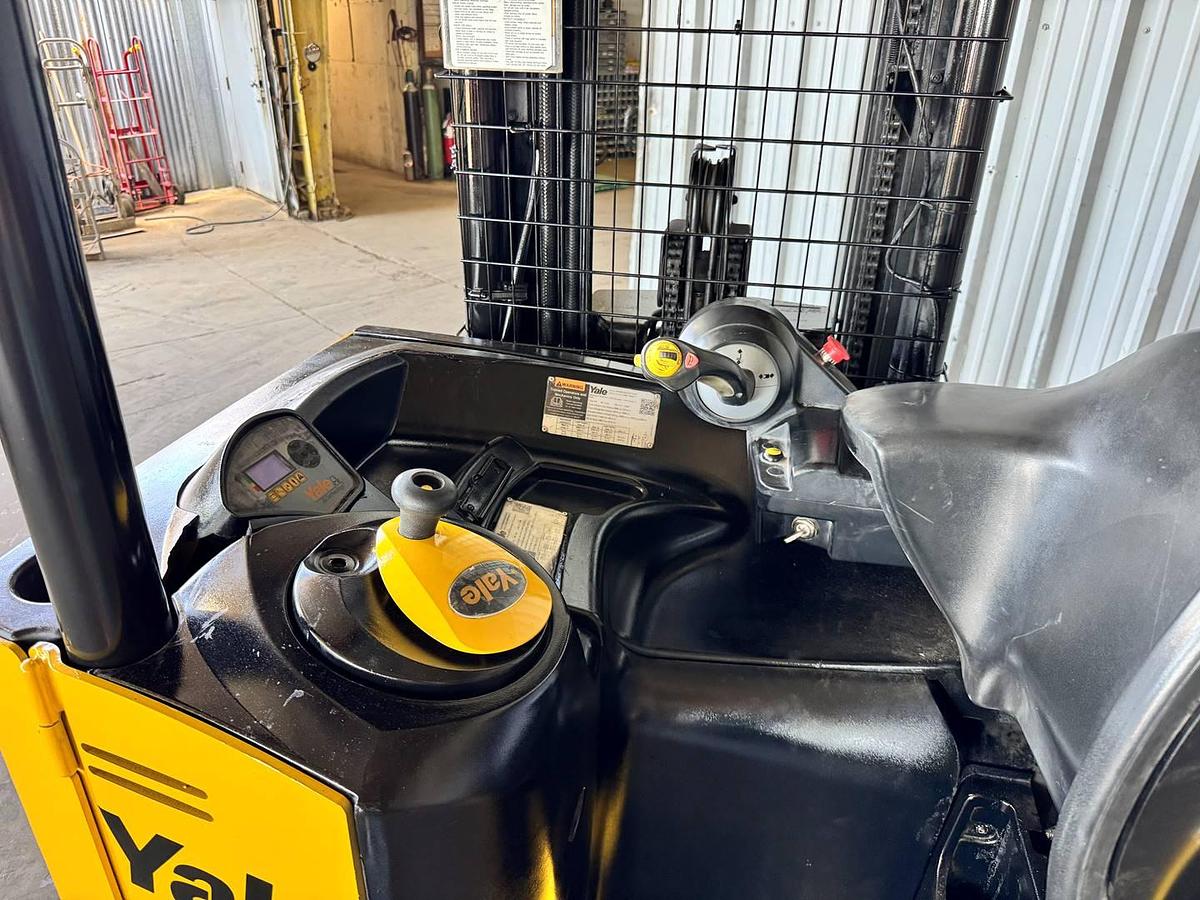 Refurbished Ready to go! 2015 Yale Reach Truck
