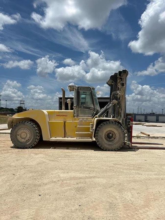 Used AVAILBE NOW: 2015 Hyster H620HD (62,000# capacity at 48” load center)