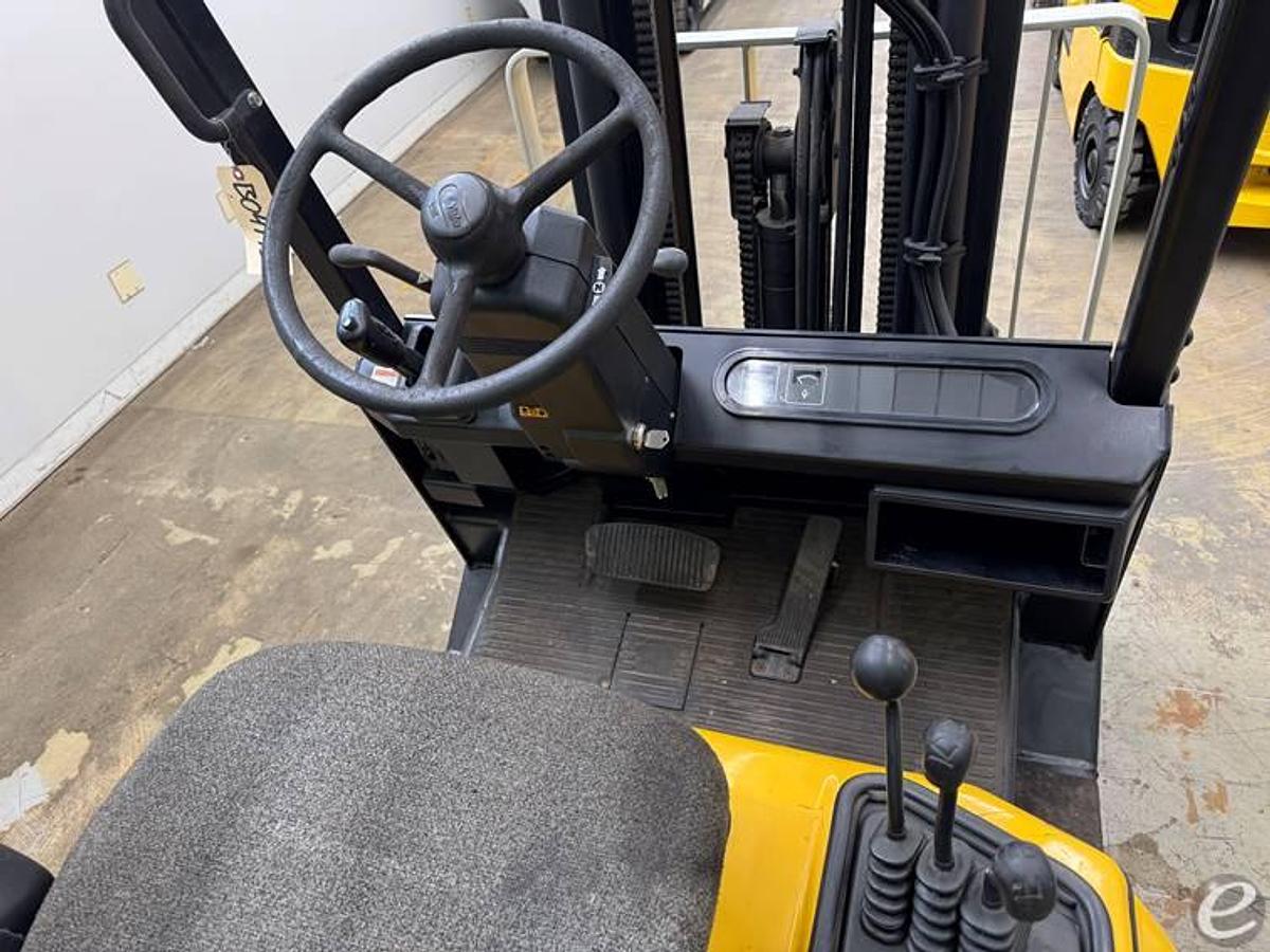 Refurbished Yale GLC050TG Warehouse Lift: Ready to Work!