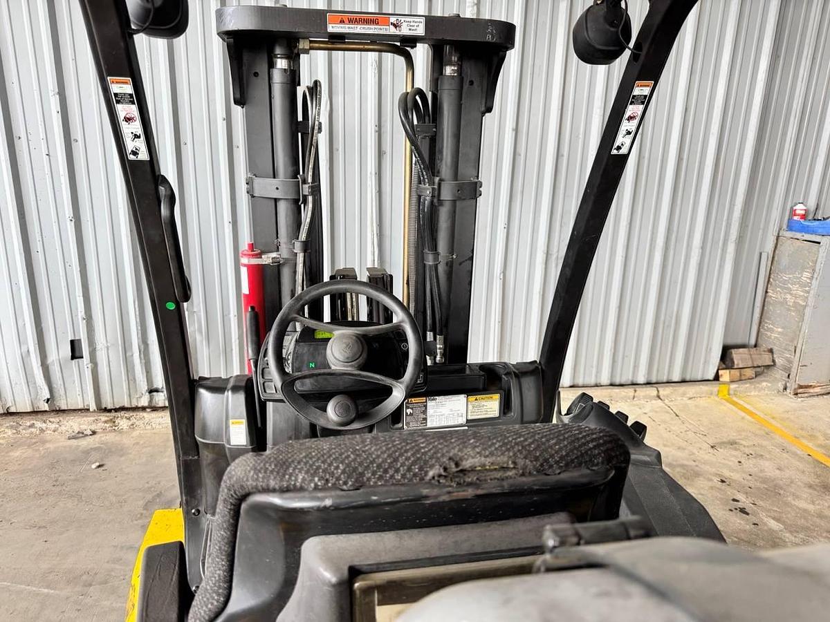 Used 2015 YALE GLC120VX W/ PAPER ROLL CLAMP