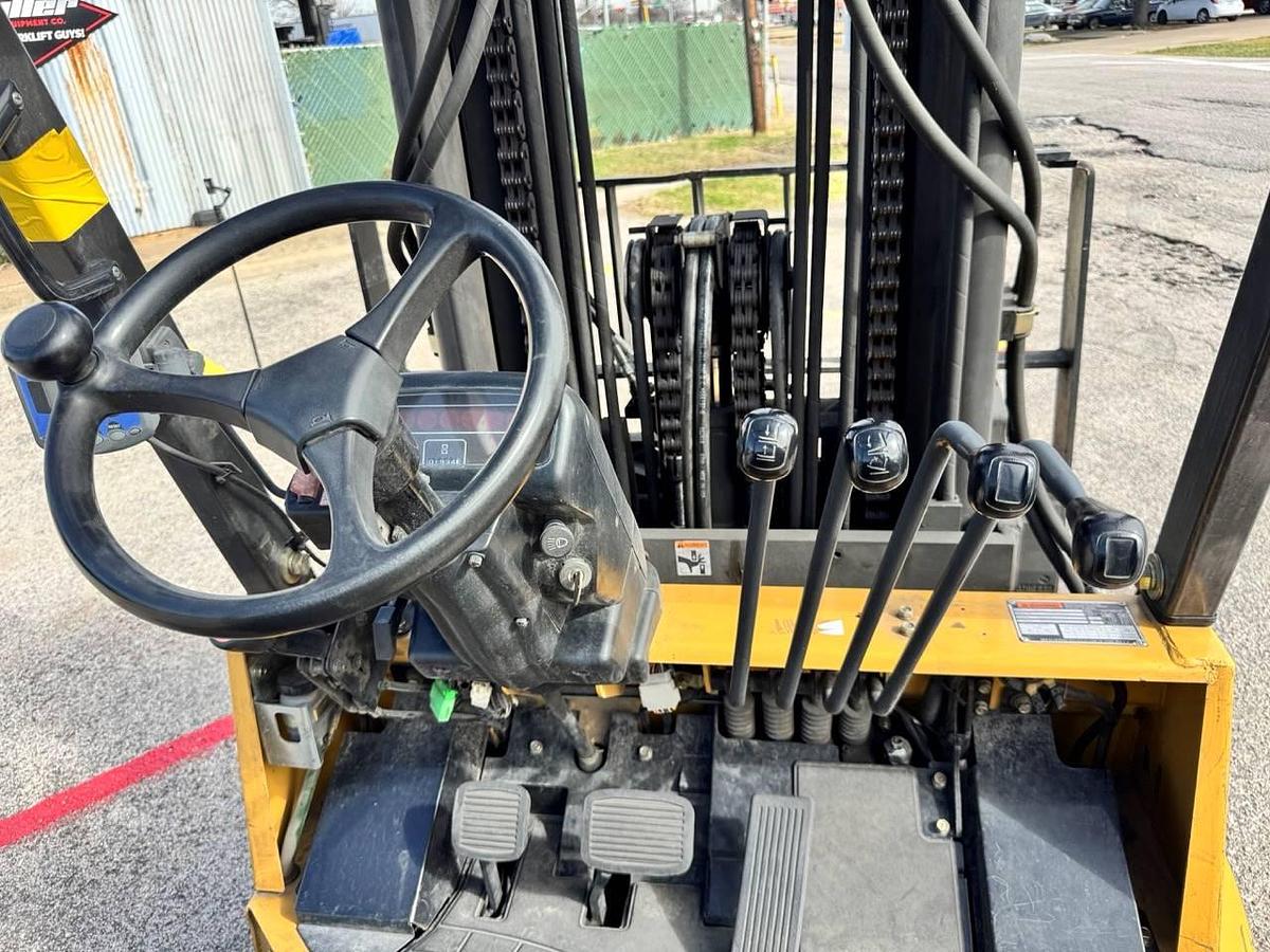 Used WOW! 2007 CAT GC55K - 12K LBS.