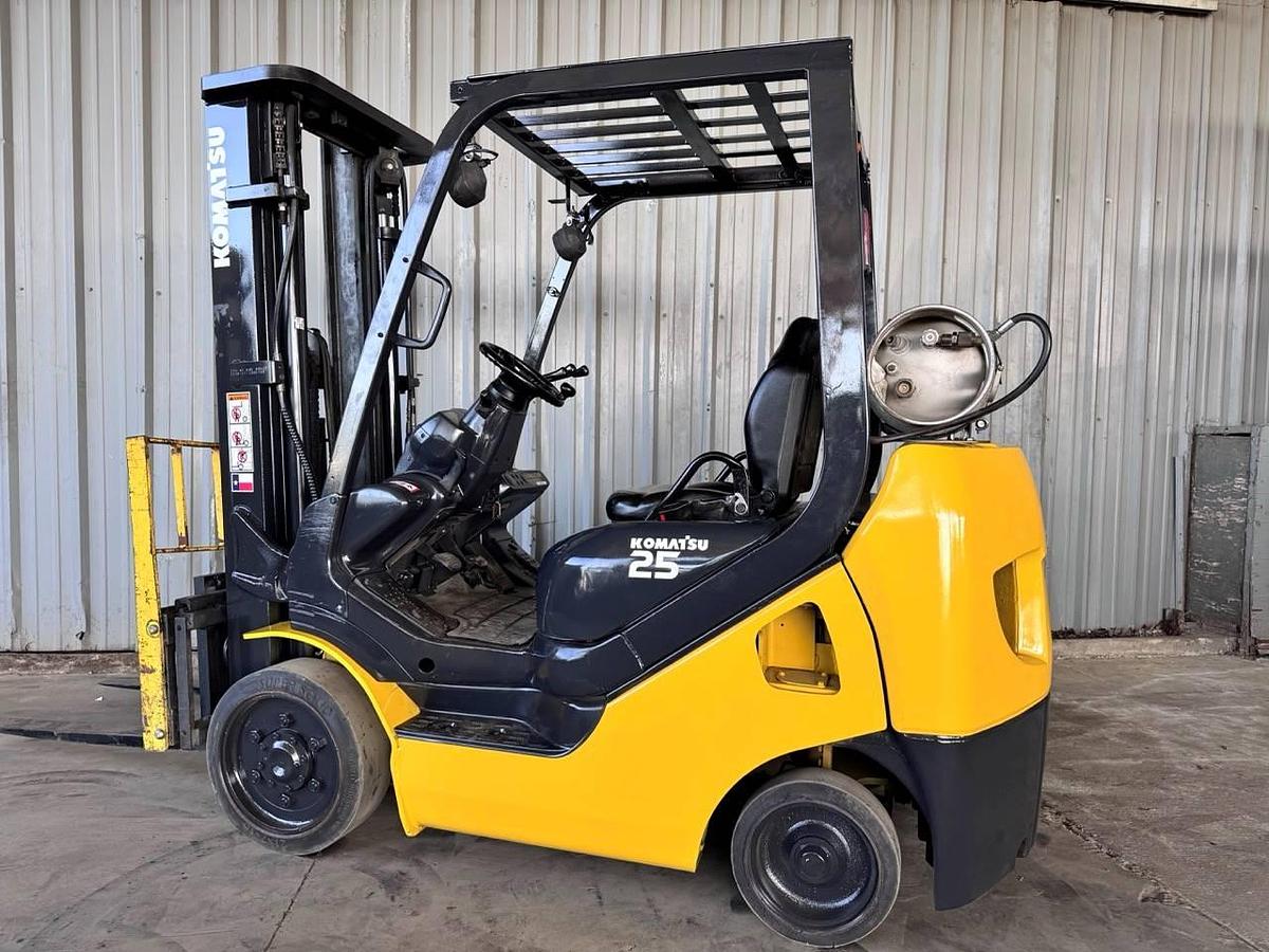 Used 2012 Komatsu FG25ST-16