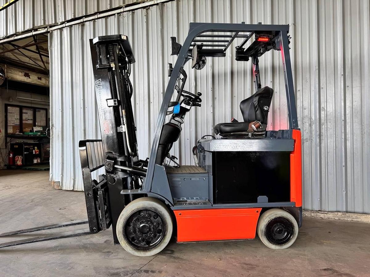 Refurbished RECONDITIONED: 2018 Toyota 8FBCU25 - 5,000 Lb. Electric Forklift!