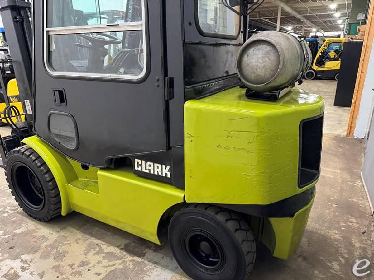 Refurbished 2000 Clark CGP30