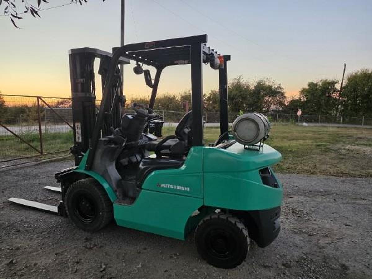 Refurbished 2017 Mitsubishi FG25N