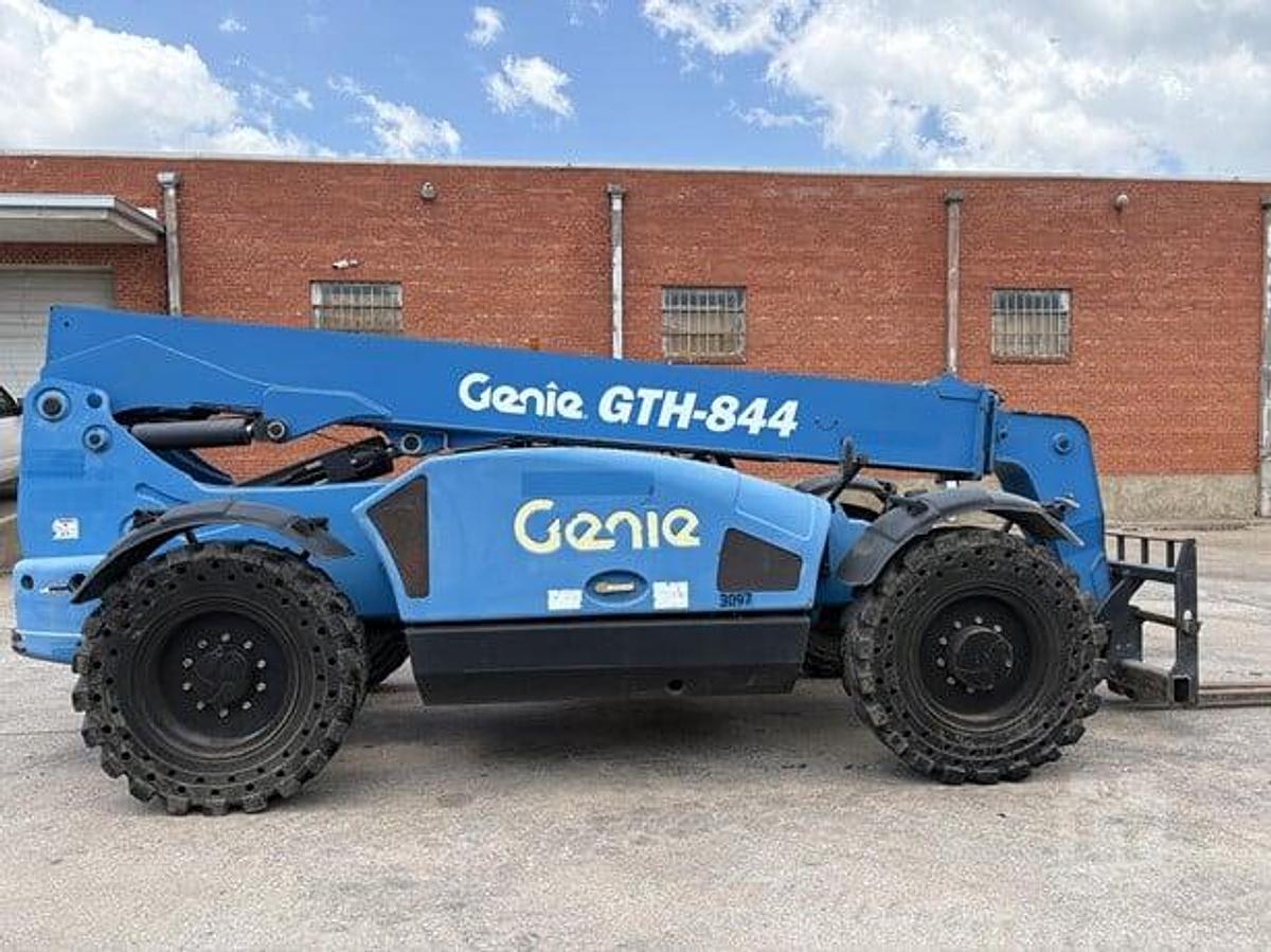 Used 2016 Genie GTH844