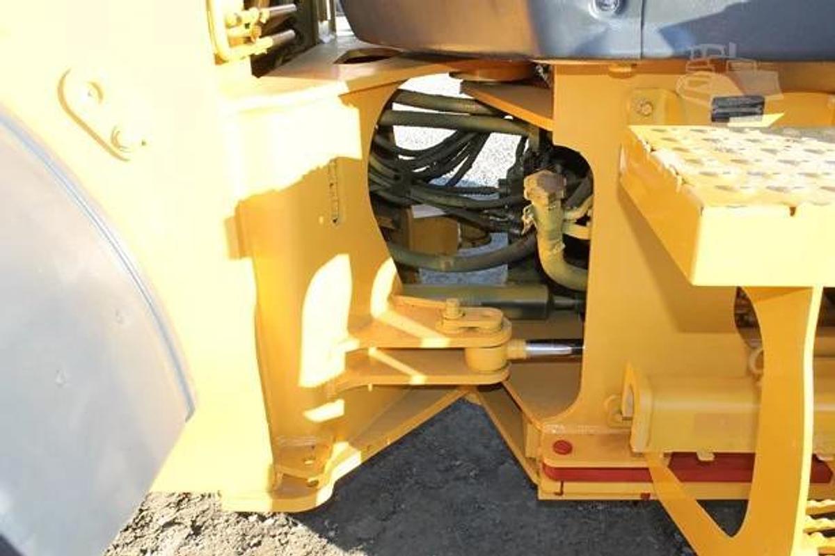 Used 2012 DEERE 544K