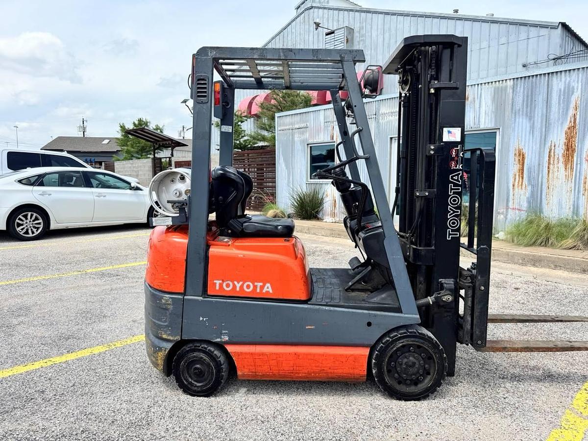 Used 3,000 lb. Toyota 42-6FGCU15 - 1105 HOURS!!!