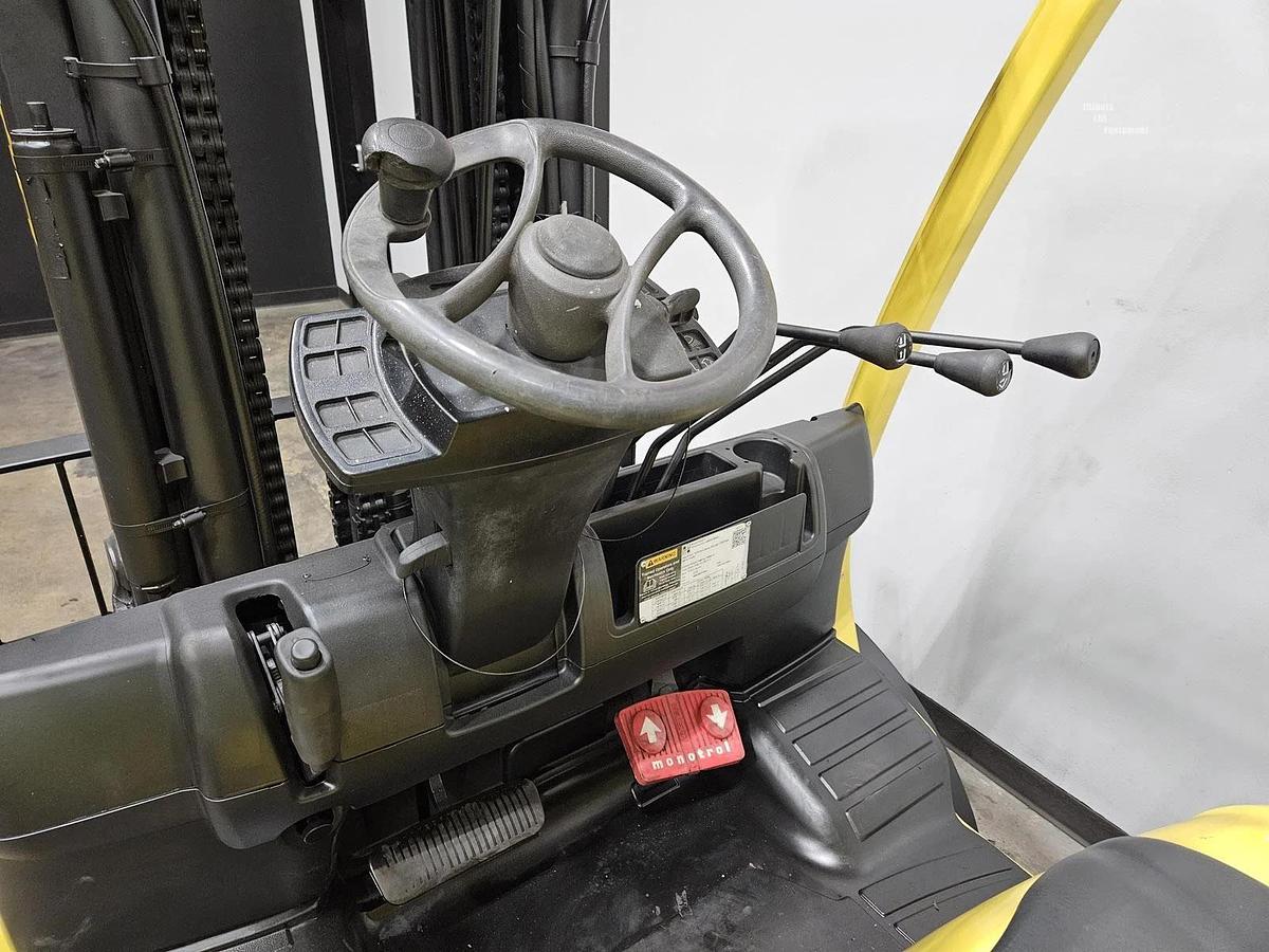 Refurbished 2018 Hyster H100FT - 10,000 LB w/ SSFP