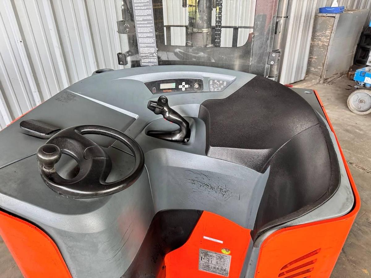 Used 2015 Toyota 9BRU23 Reach Truck - 271" Lift
