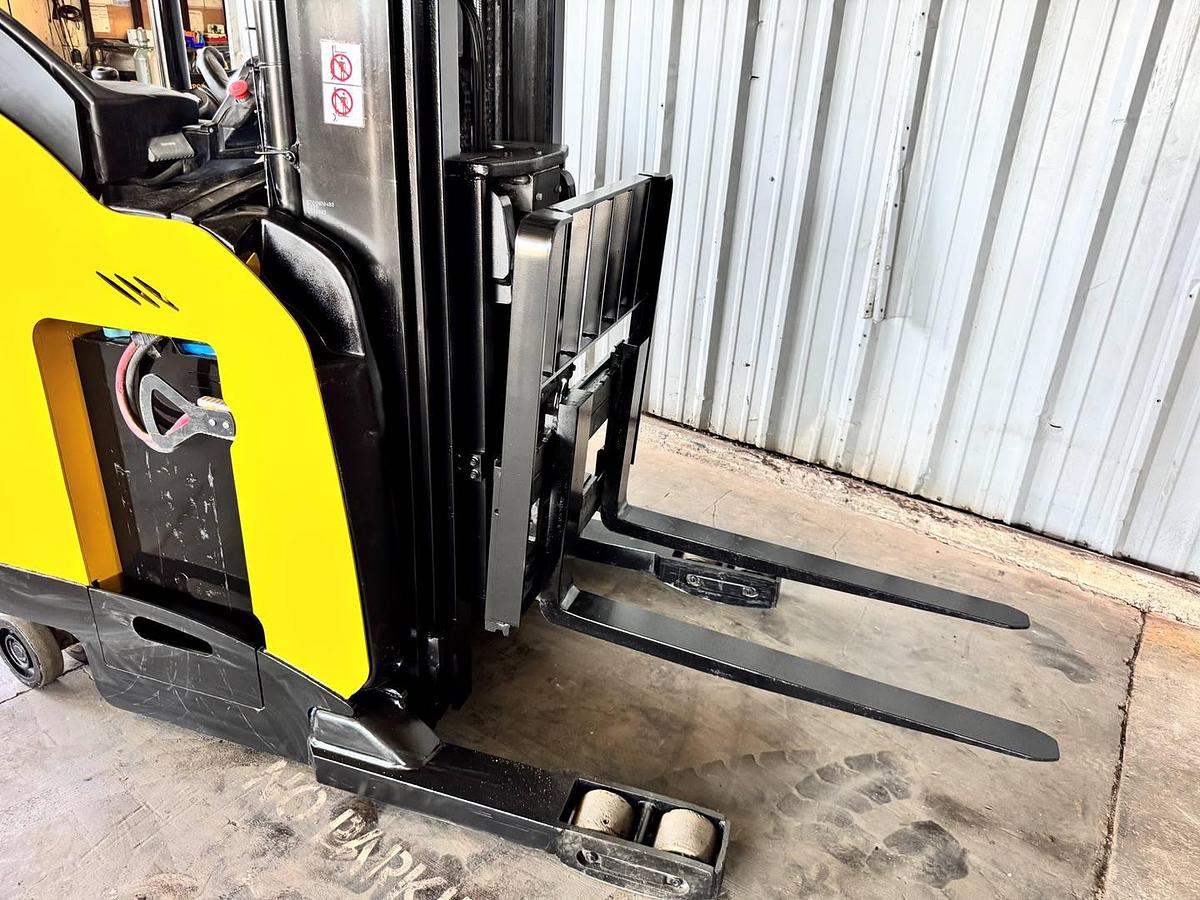 Refurbished Ready to go! 2015 Yale Reach Truck