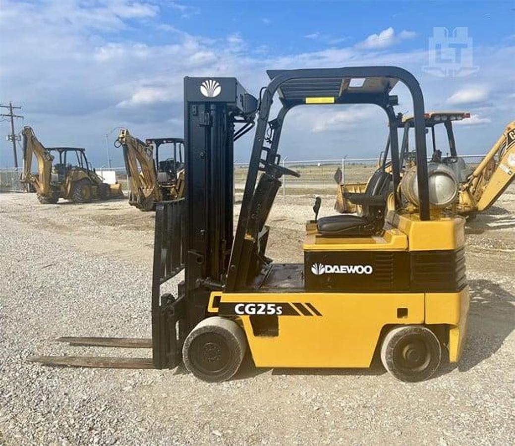 Used 2000 Daewoo GC25S