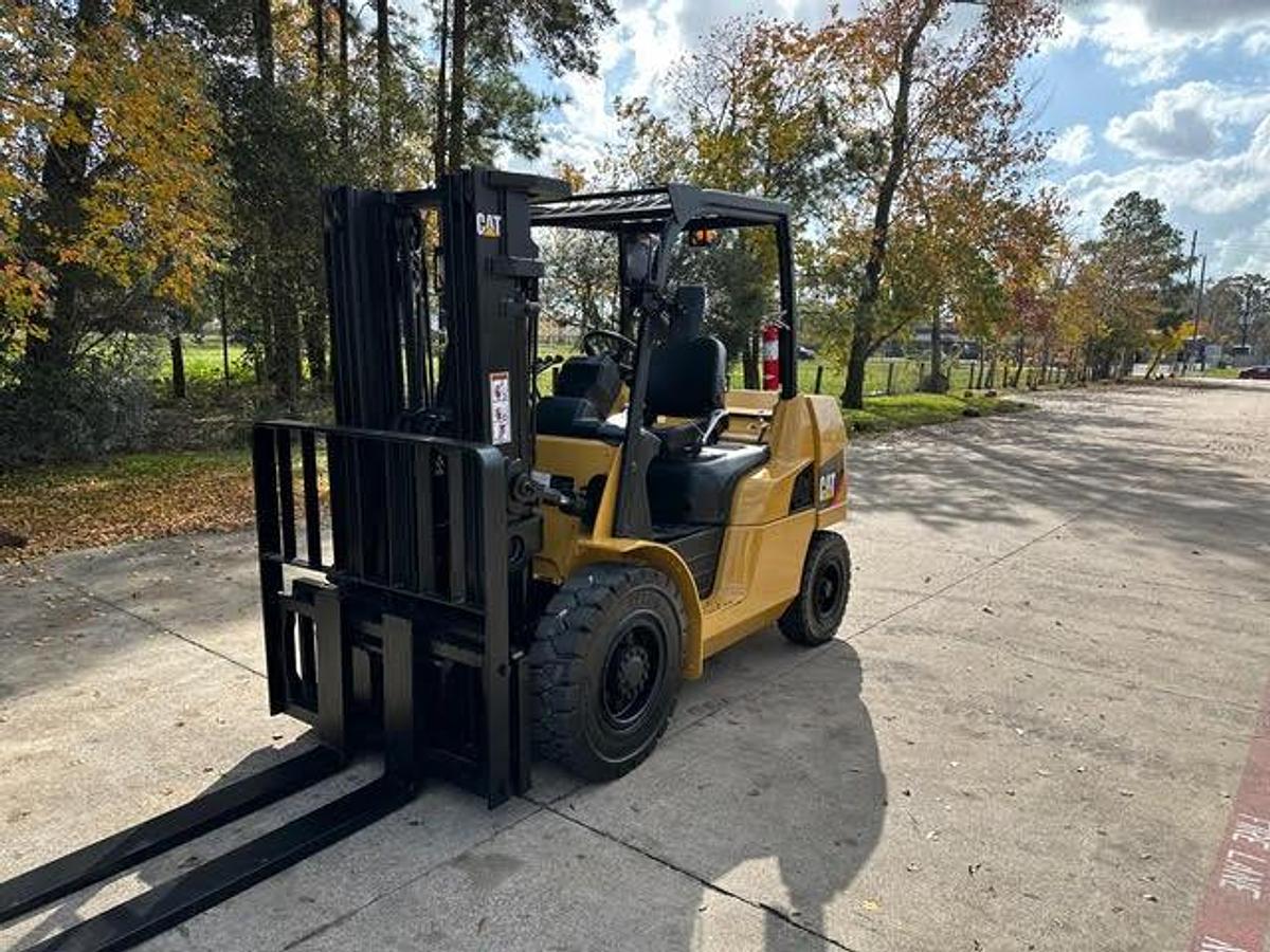 Refurbished RECONDITIONED: 2015 CAT DP40N1