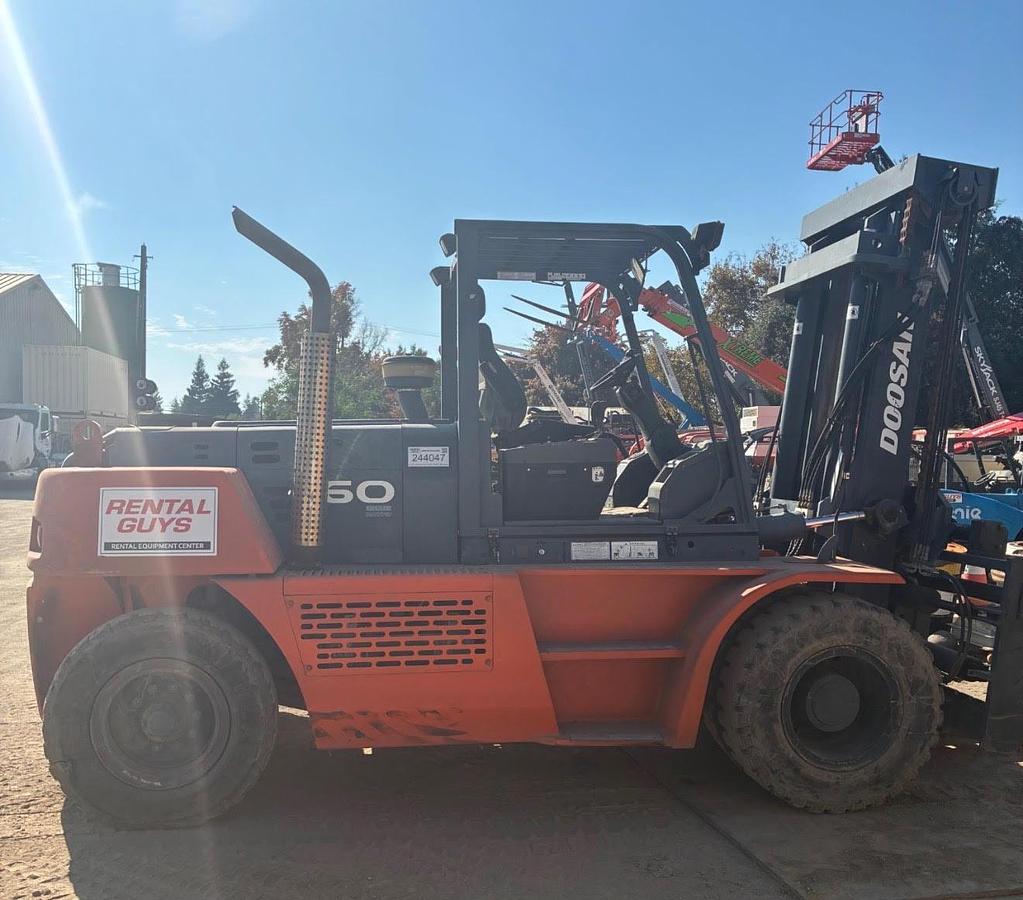 Used 2014 DOOSAN D70S-5 -  15,500 Lbs. CAPACITY