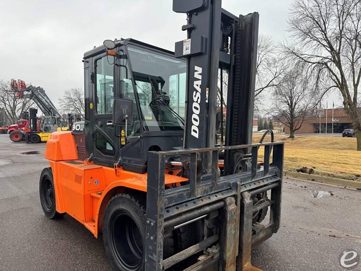 Used 2017 DOOSAN D120S-7 -  26,500 Lbs. CAPACITY