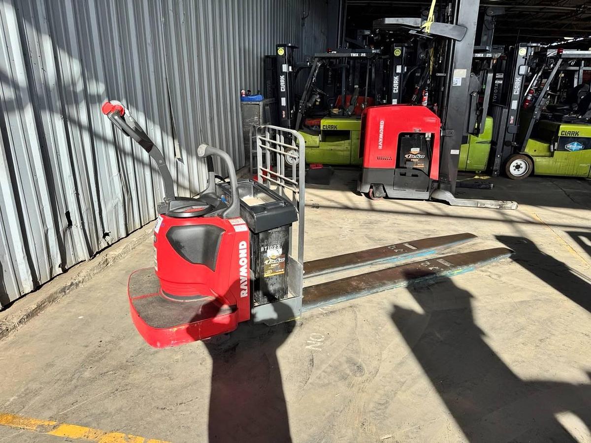 Used 2015 Raymond 8410