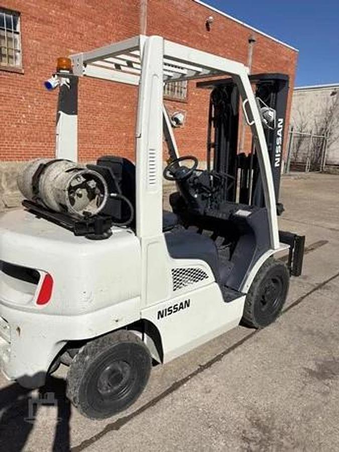 Used 2016 Nissan MU1F2A25LV