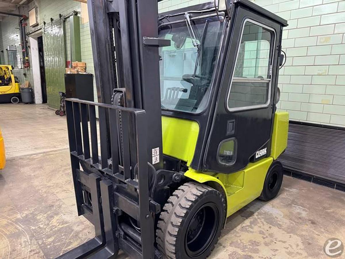Refurbished 2000 Clark CGP30