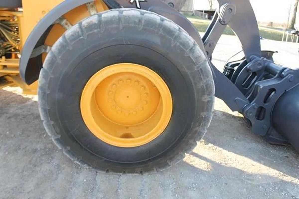 Used 2012 DEERE 544K