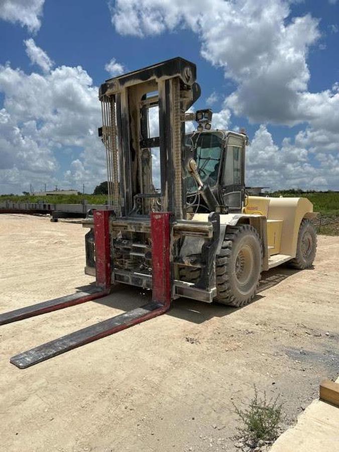 Used AVAILBE NOW: 2015 Hyster H620HD (62,000# capacity at 48” load center)