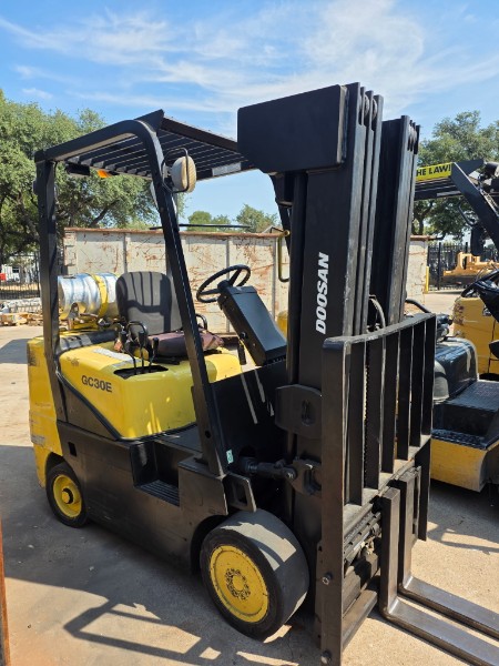 Refurbished 2005 Doosan GC30E-3