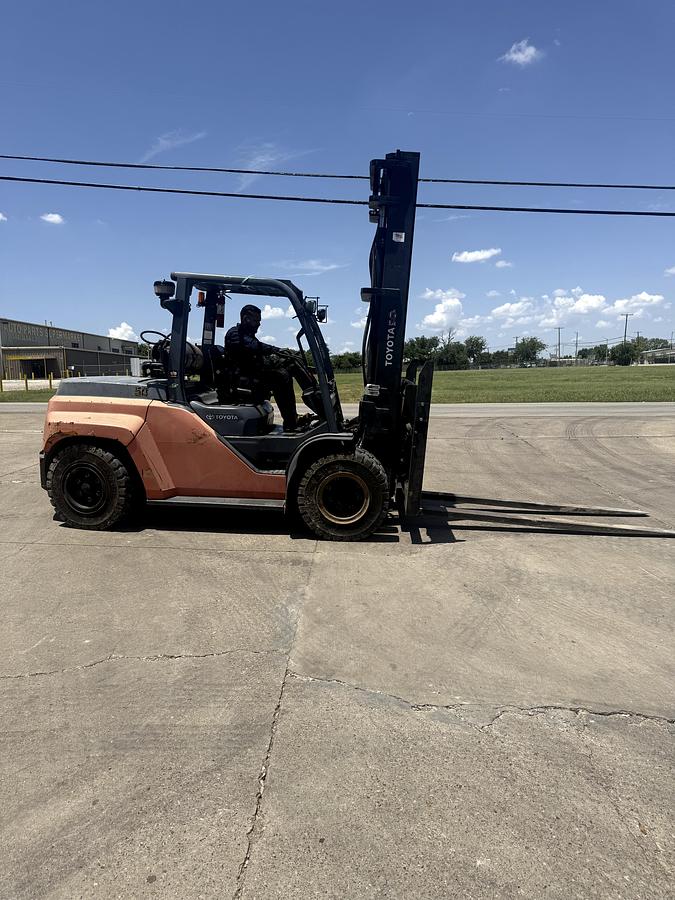 Refurbished 2015 Toyota 8FG70U - 15,500 LBS CAPACITY!