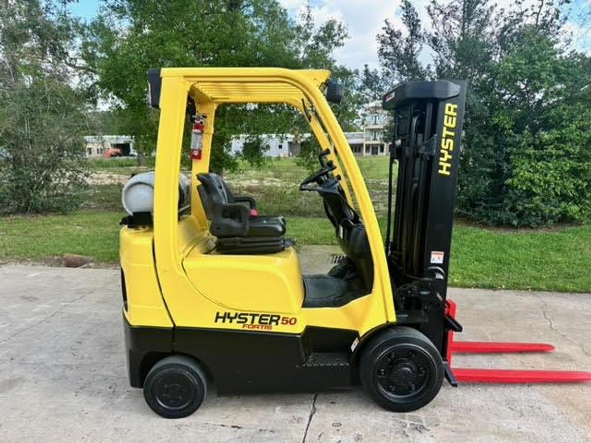 Refurbished RECONDITIONED: 2017 Hyster S50FT