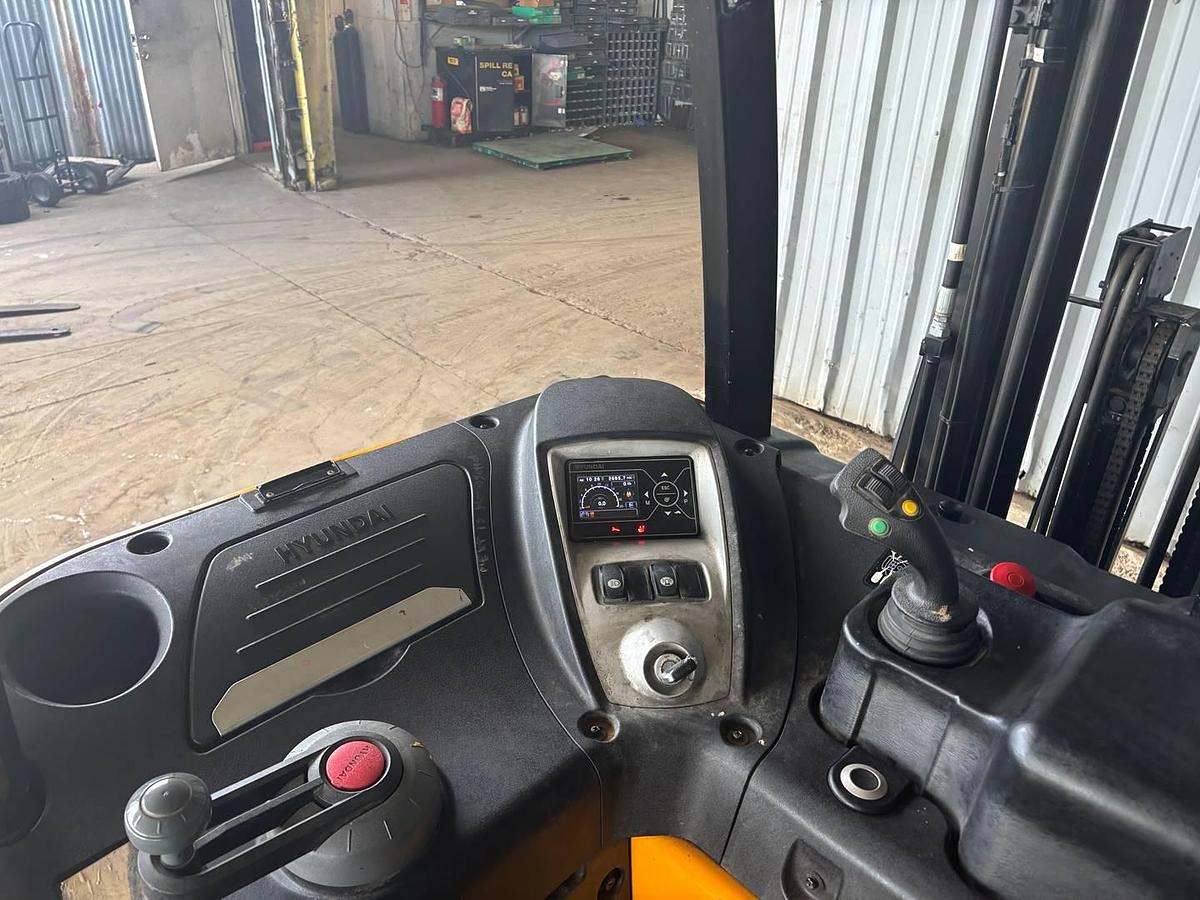 Used 2022 Hyundai 20BCS-9