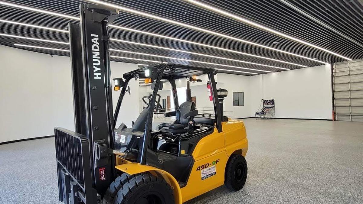 Used 143 HOURS! 2015 Hyundai 45D-9F - 10,000 LBS.