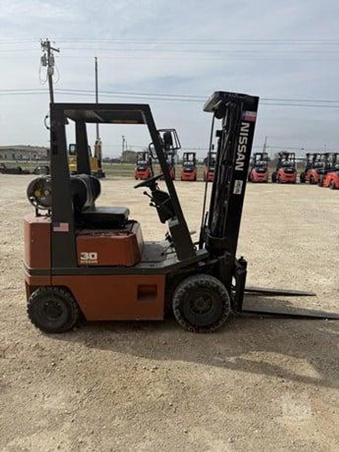 Used 2000 Nissan AH01A15V