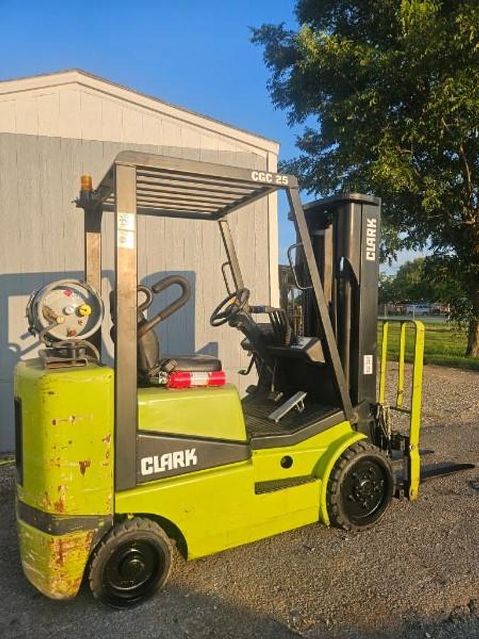Used 2000 Clark CGC25