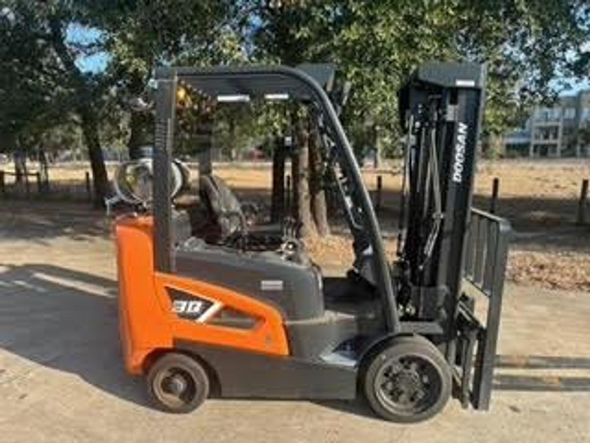 Used 2023 Doosan GC30S