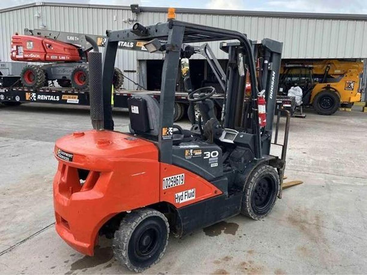Used 2018 Doosan D30S-7
