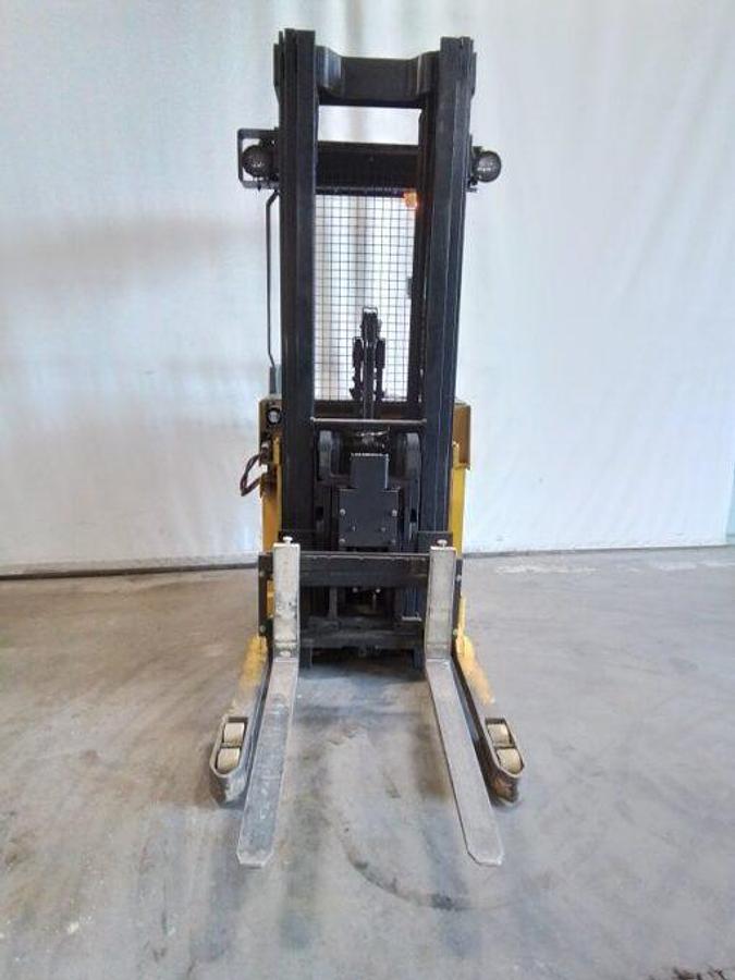Used 2005 Yale NDR030CBN Reach Truck