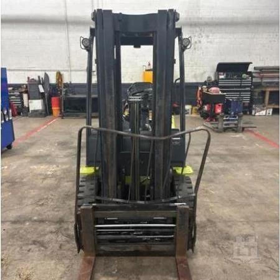 Used 2019 Clark S25D W/ WARRANTY